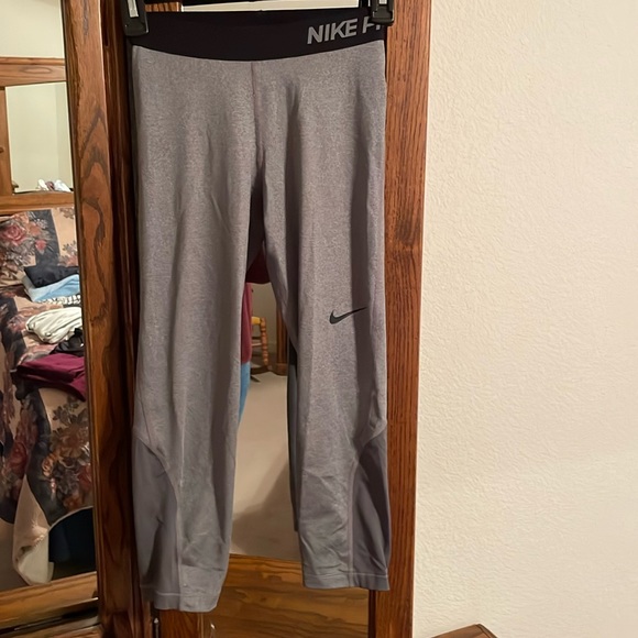 Nike Pro Cropped Athletic Pants - Picture 1 of 8